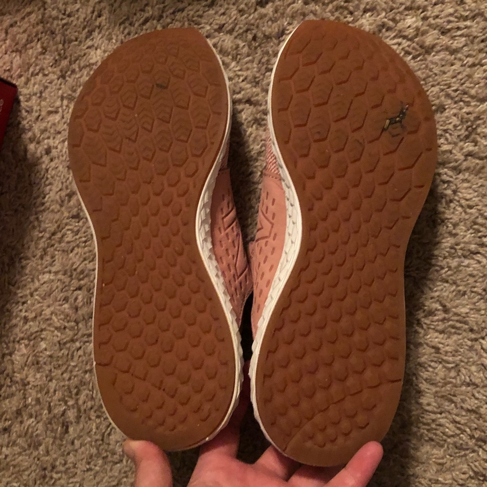 Women’s New Balance Shoes 9-9.5 - Picture 3 of 3